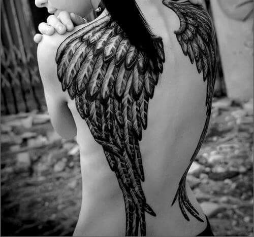 Татуировка крыльев на спине