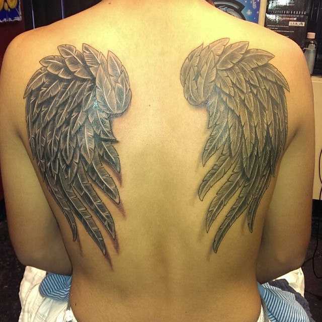 крылья тату на спине