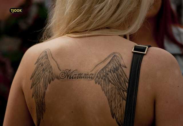 татуювання крил на спині