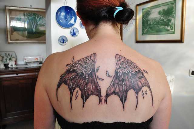Татуювання крила на спині