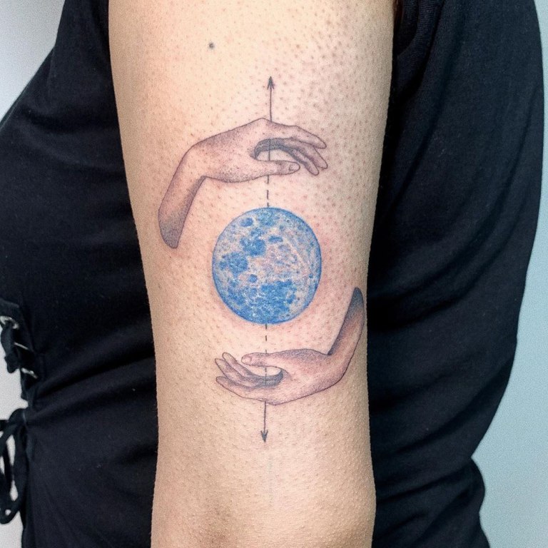 Значення місячного татуювання