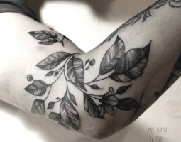 Листья татуировка